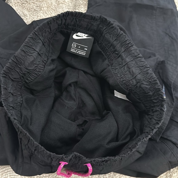Nike wind proof pants with mesh lining and pink drawstring - Picture 2 of 4